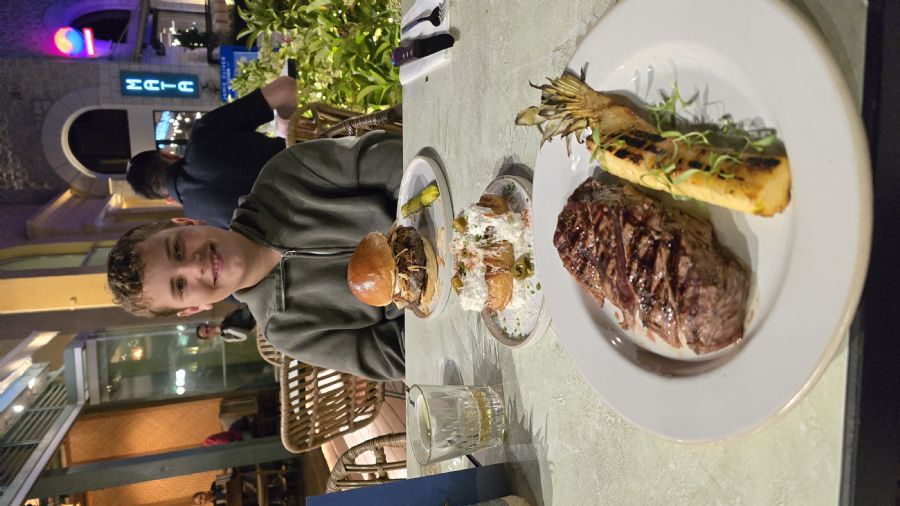 ארוחת ערב מפנקת במסעדה במרינה של לימסול